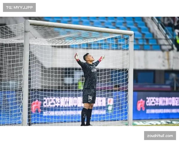 泰山中场李源一马德鲁加搭档 双后腰体系保障攻防平衡